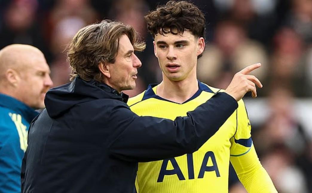 阿奇-格雷：我不理會(huì)別人的批評(píng)；貝林是英格蘭中場(chǎng)的榜樣